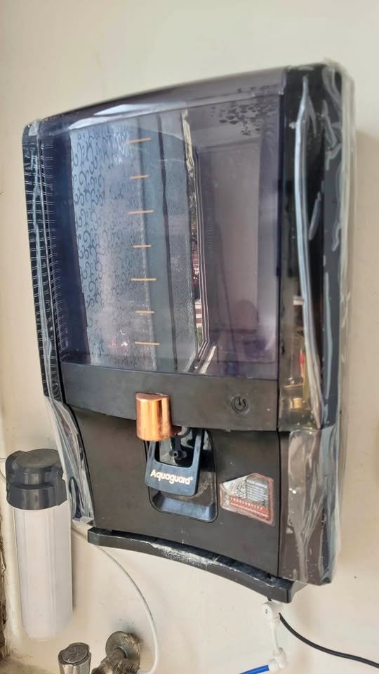 Side view of Aquaguard Enrich Aura 2X RO wall mounted water purifier showing slim side profile